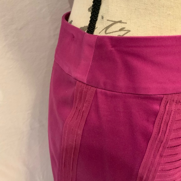 Lightly worn White House Black Market pencil skirt - Picture 7 of 8